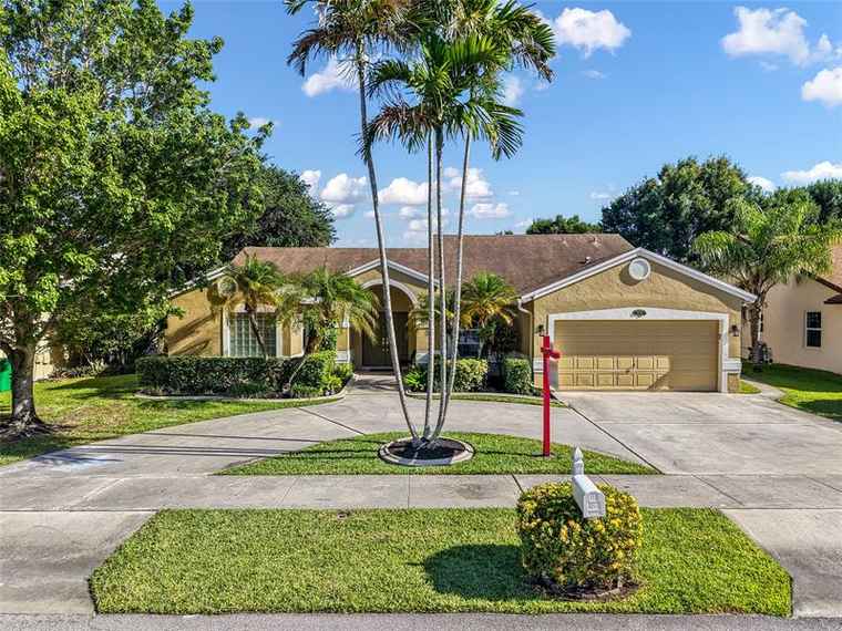 Photo of 9770 SW 15th Dr Davie, FL 33324
