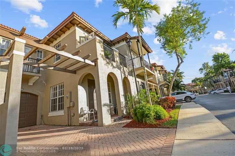 Photo of 6927 Julia Gardens Dr Coconut Creek, FL 33073