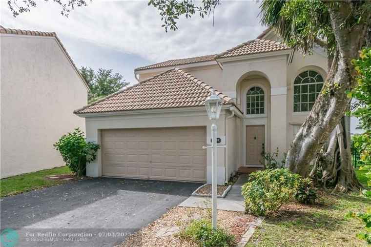 Photo of 7722 Hibiscus Ln Coral Springs, FL 33065