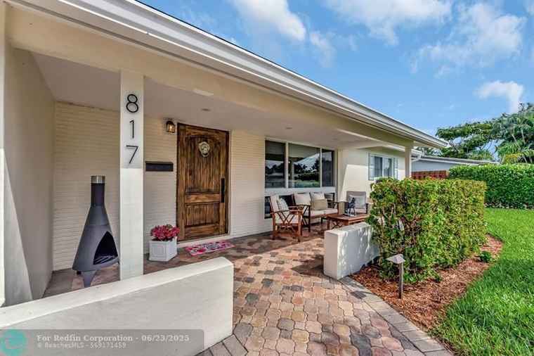 Photo of 817 SE 14th St Deerfield Beach, FL 33441
