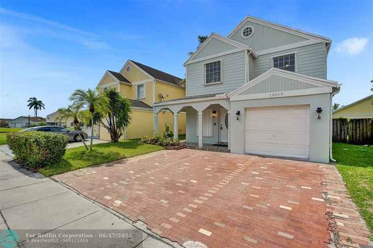 Photo of 10010 Loquat St Miramar, FL 33025