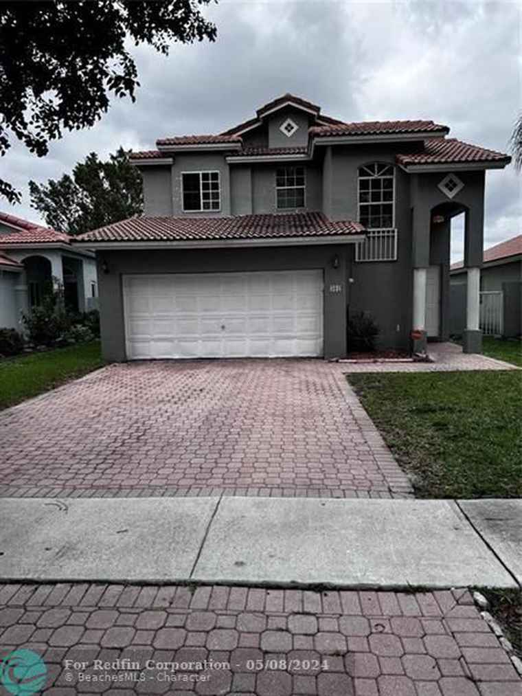 Photo of 301 NW 107th Ave Pembroke Pines, FL 33026