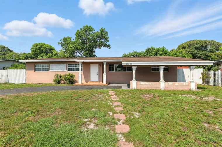 Photo of 18200 NW 9th Ave Miami, FL 33169