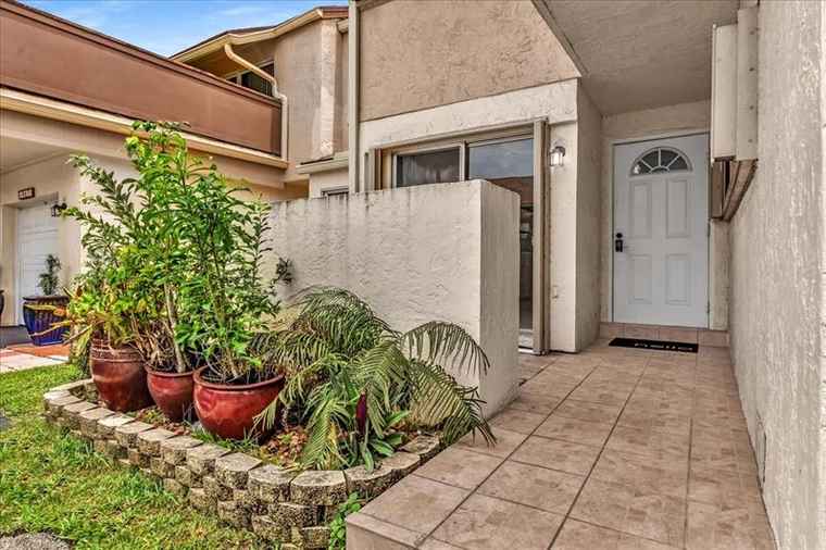 Photo of 869 NW 81st Ter #2 Plantation, FL 33324