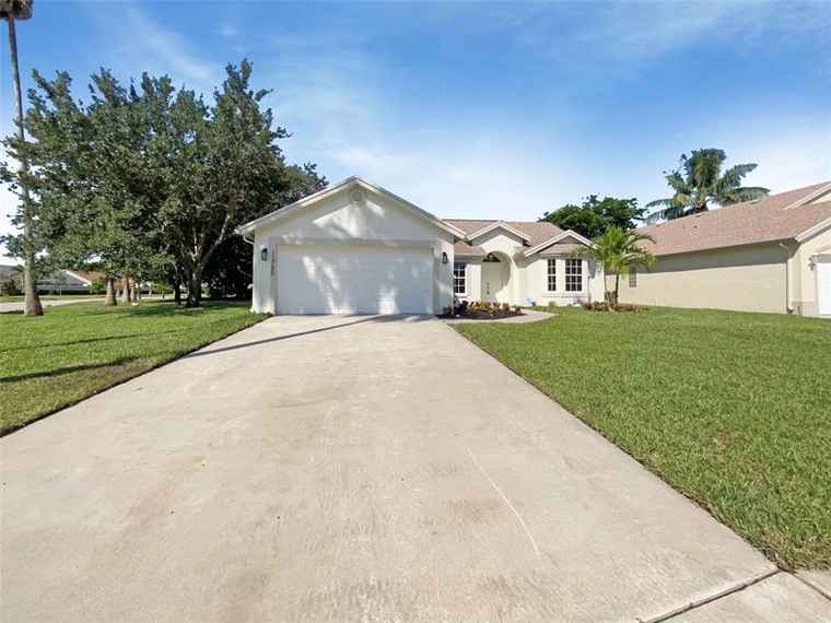 Photo of 12785 Meadowbreeze Dr Wellington, FL 33414
