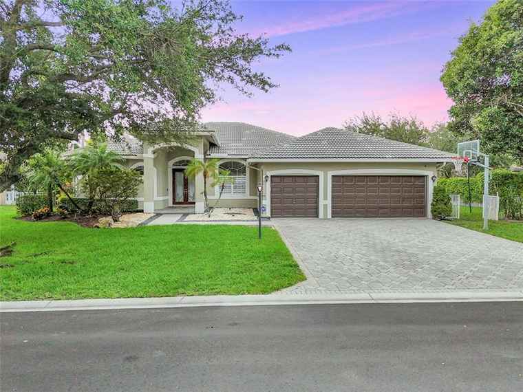 Photo of 10668 NW 69th St Parkland, FL 33076
