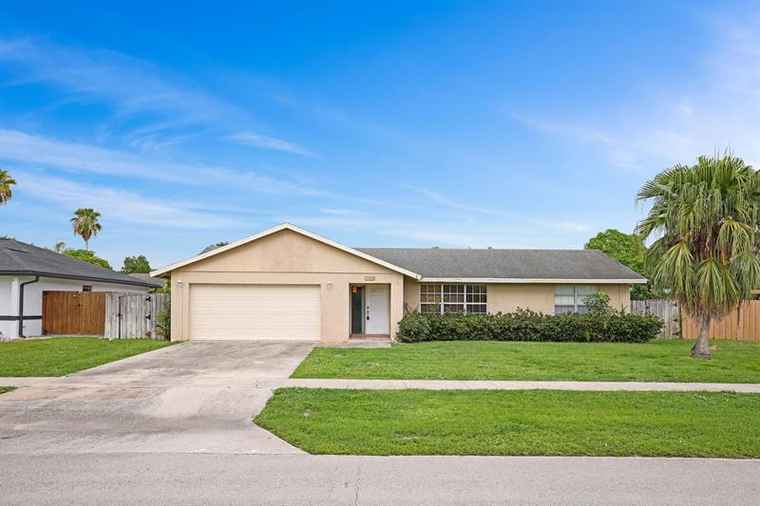 Photo of 12129 Stratford St Wellington, FL 33414