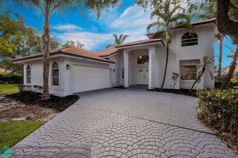 Photo of 10210 NW 48 Ct Coral Springs, FL 33076