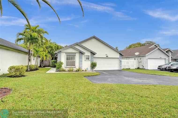 Photo of 4497 NW 99th Way Sunrise, FL 33351