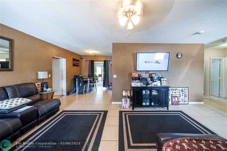 Photo of 1605 NW 11th Pl Fort Lauderdale, FL 33311