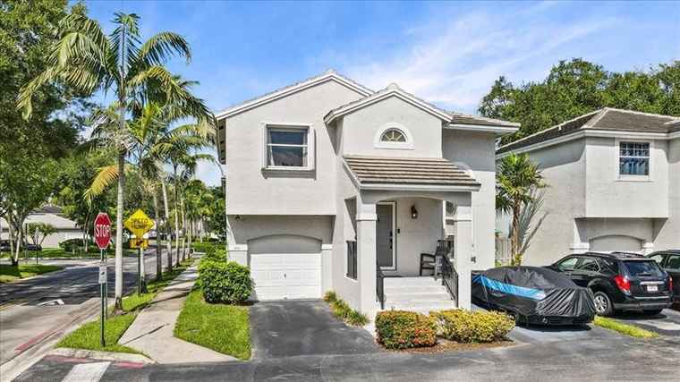 Photo of 9831 NW 2nd St Plantation, FL 33324