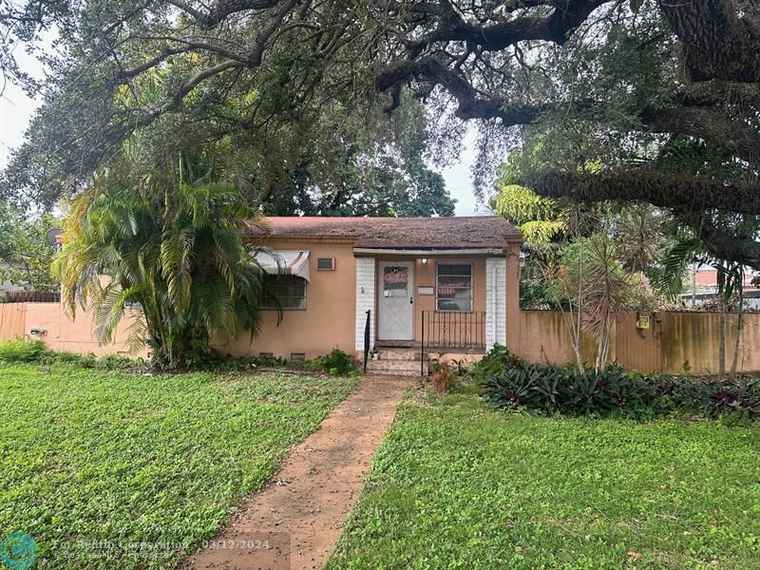 Photo of 1700 SW 73rd Court Rd Miami, FL 33155