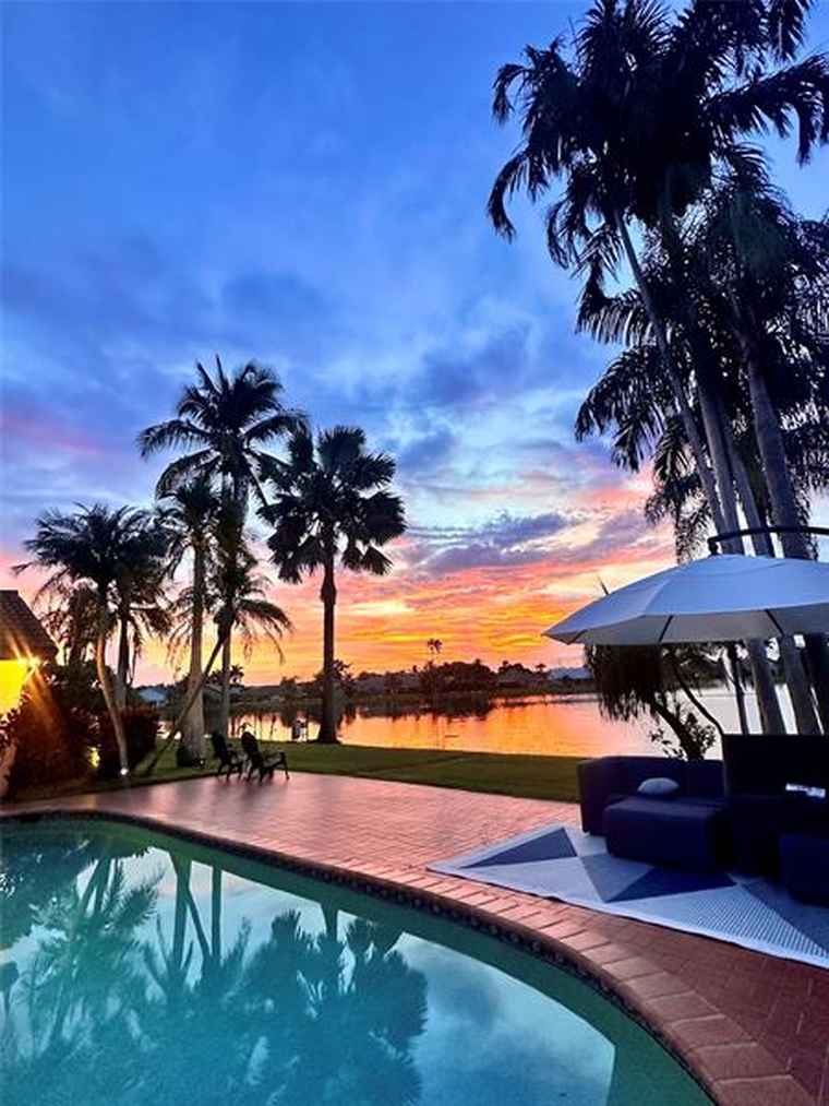 Photo of 1661 E Oak Knoll Cir Davie, FL 33324