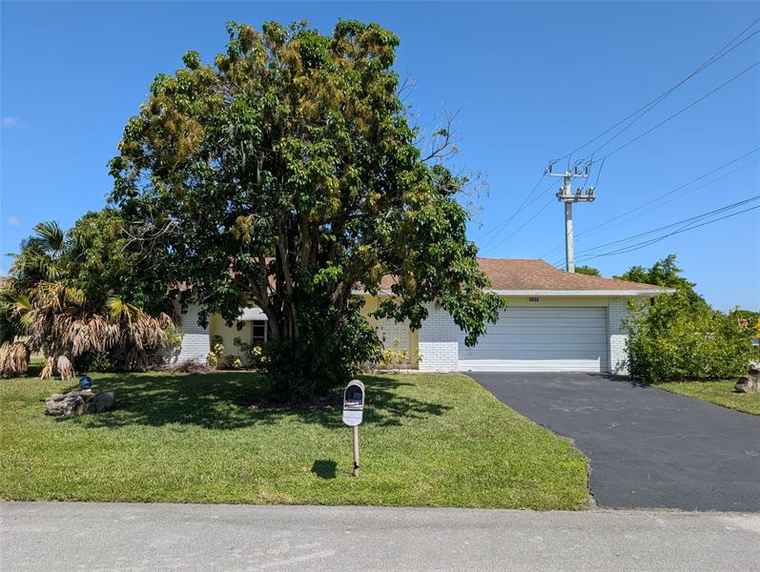 Photo of 6606 NW 95th Ave Tamarac, FL 33321