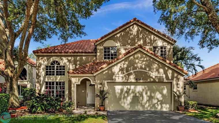 Photo of 9240 Oak Grove Cir Davie, FL 33328