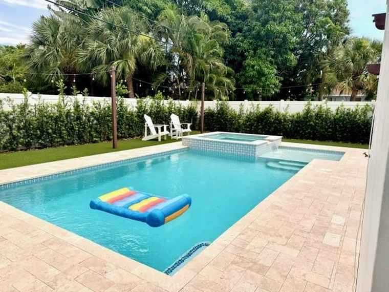 Photo of 250 NE 10th St Delray Beach, FL 33444