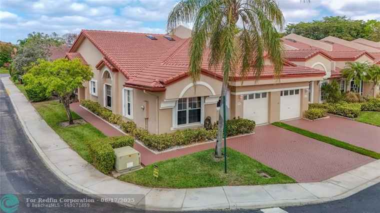 Photo of 9817 Malvern Dr #9817 Tamarac, FL 33321