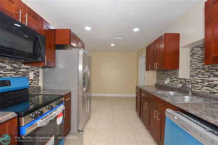 Photo of 6110 NW 42nd Ter North Lauderdale, FL 33319