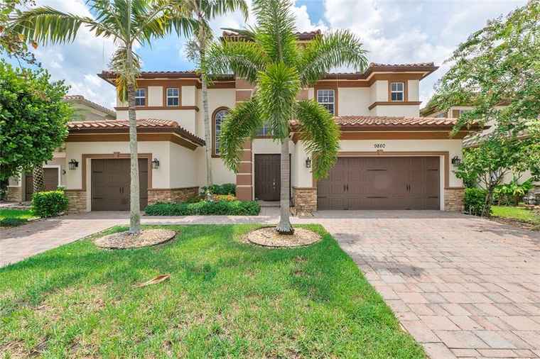 Photo of 9860 Lakeview Ln Parkland, FL 33076