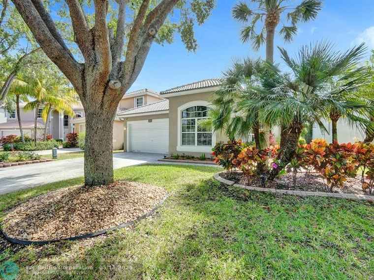 Photo of 7658 NW 59th Way Parkland, FL 33067