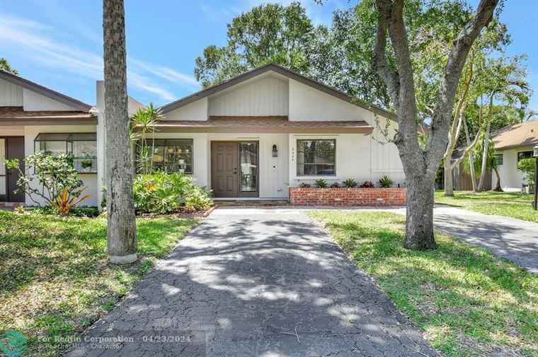 Photo of 4320 N Palm Forest Dr #4320 Delray Beach, FL 33445