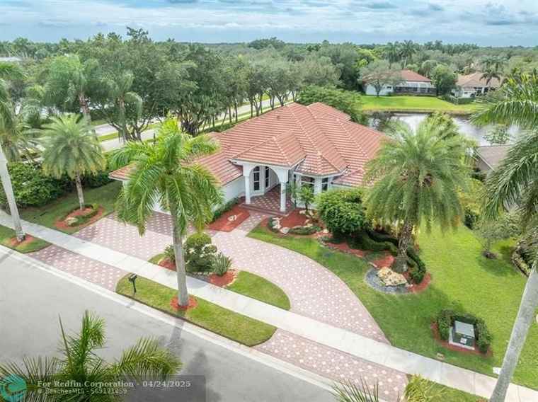 Photo of 2560 Mayfair Ln Weston, FL 33327