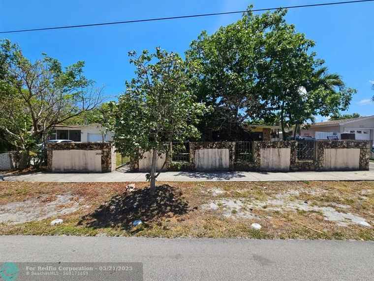 Photo of 2610 Plunkett St Hollywood, FL 33020