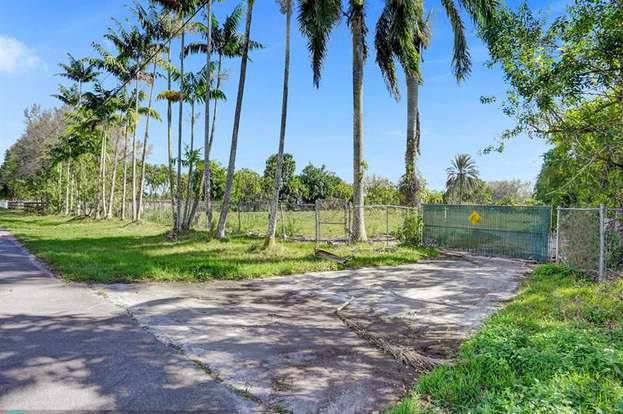 17979 SW 52nd Ct, Southwest Ranches, FL 33331