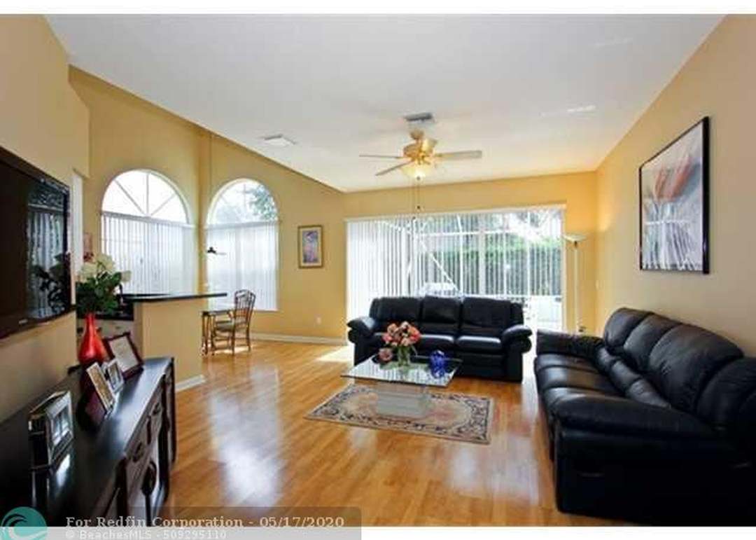 1075 NW 117th Ave, Coral Springs, FL 33071