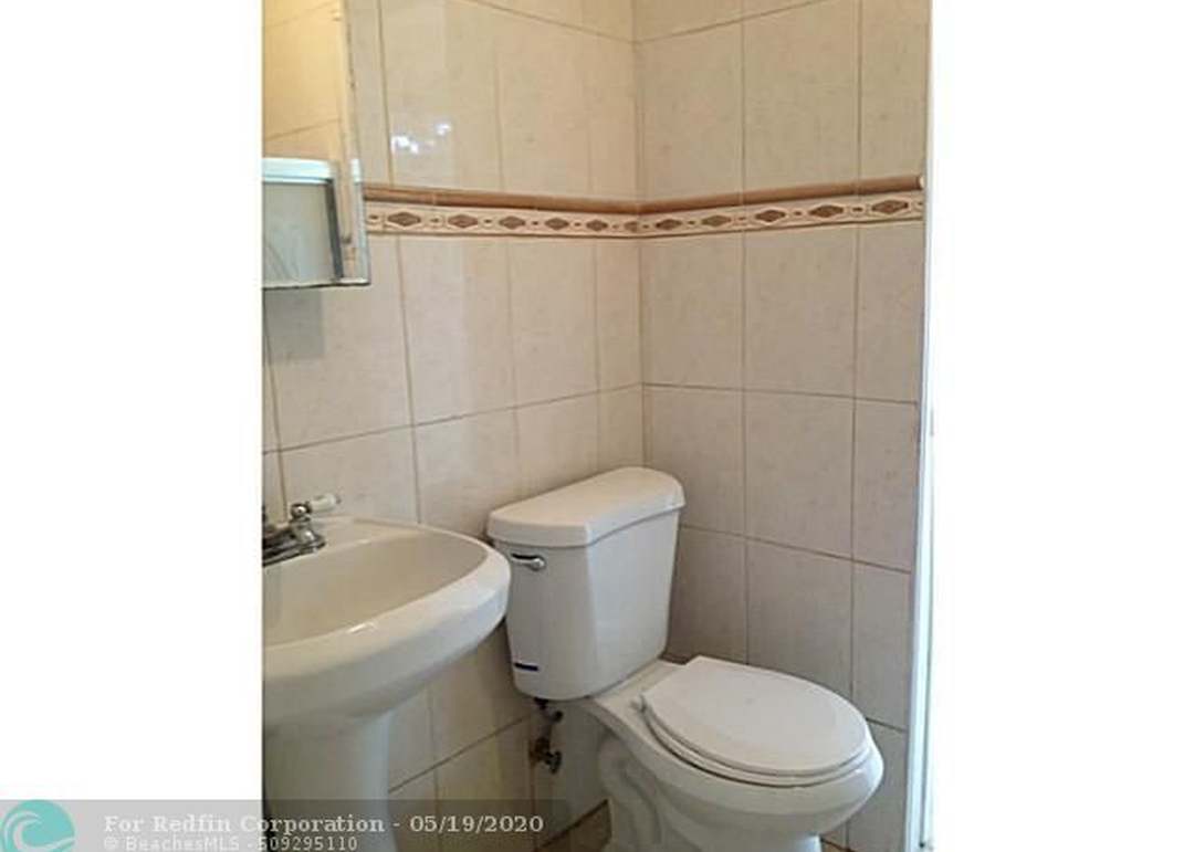 425 NW 128th St, Miami, FL 33168