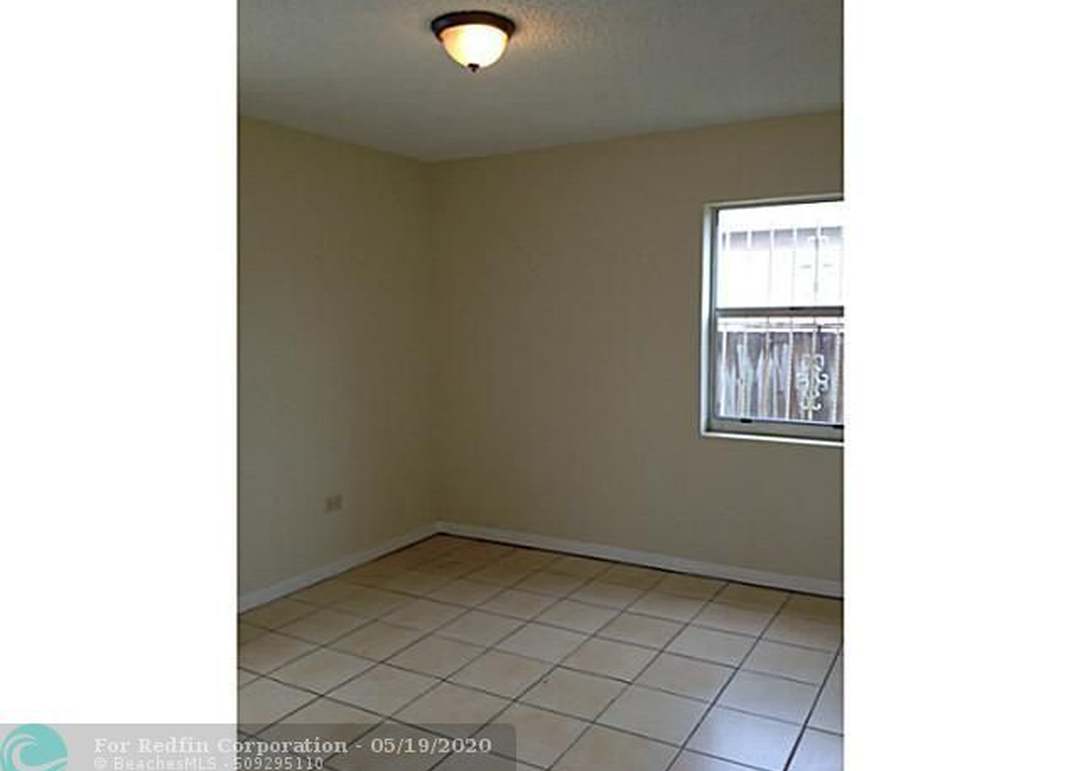 425 NW 128th St, Miami, FL 33168