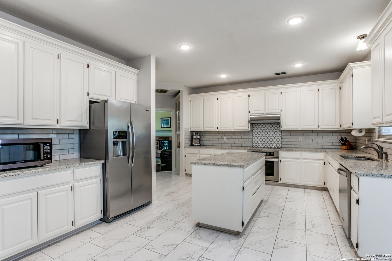 17407 Canyon Holw, San Antonio, TX 78248