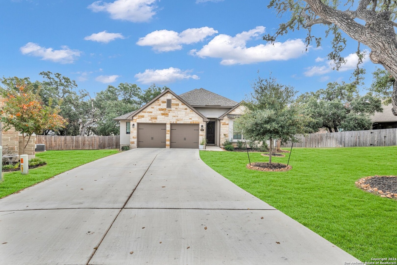 8910 Bellacor Rdg, Boerne, TX 78015-5217