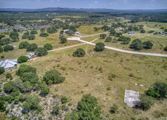 Property at 646 Martingale Trl, Bandera, TX 78003