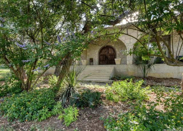 Property at 106 Lake Blvd, Boerne, TX 78006, 3 beds, 3.5 baths