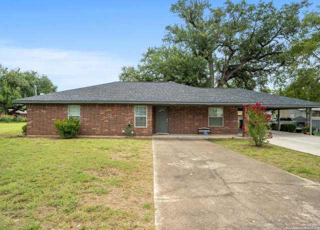Property at 908 N Mansfield, Pleasanton, TX 78064, 3 beds, 2 baths