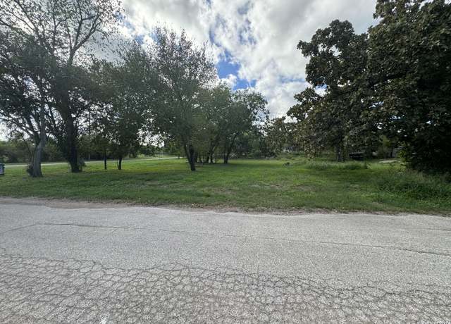 Property at 101 N Victoria St, Victoria, TX 77901