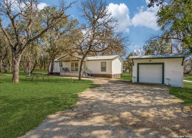 Property at 402 Galveston St, Bandera, TX 78003, 3 beds, 2 baths