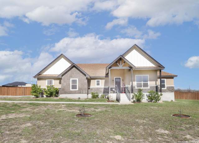 Property at 125 Summer Meadow Dr, La Vernia, TX 78121, 4 beds, 3.5 baths