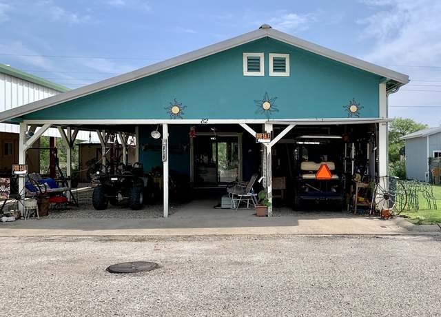 Property at 138 De Zavala St, Brackettville, TX 78832, 1 bed, 1 bath