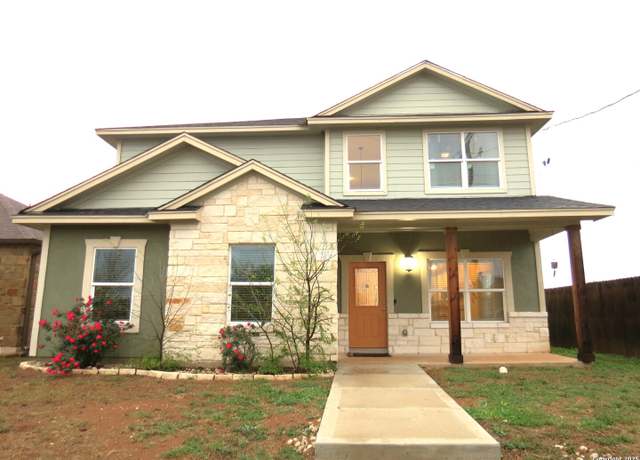 Property at 740 Crestview, Floresville, TX 78114, 4 beds, 2.5 baths