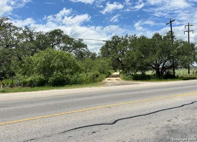 Property at 7527 N Highway 16, Poteet, TX 78065, 3 beds, 2 baths