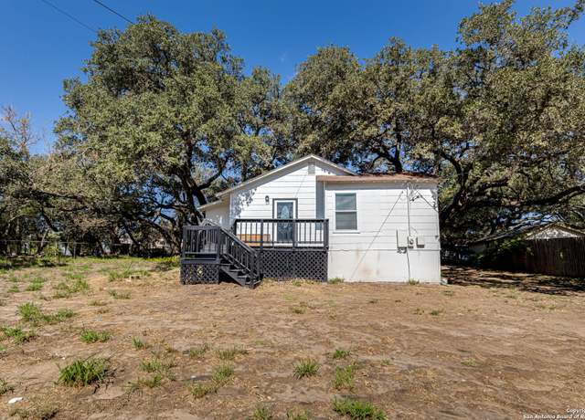 Property at 201 Primrose Ln, Poteet, TX 78065, 3 beds, 1.5 baths