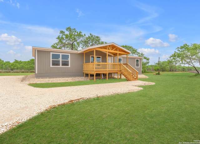 Property at 5759 County Road 422, Pleasanton, TX 78064, 4 beds, 2 baths