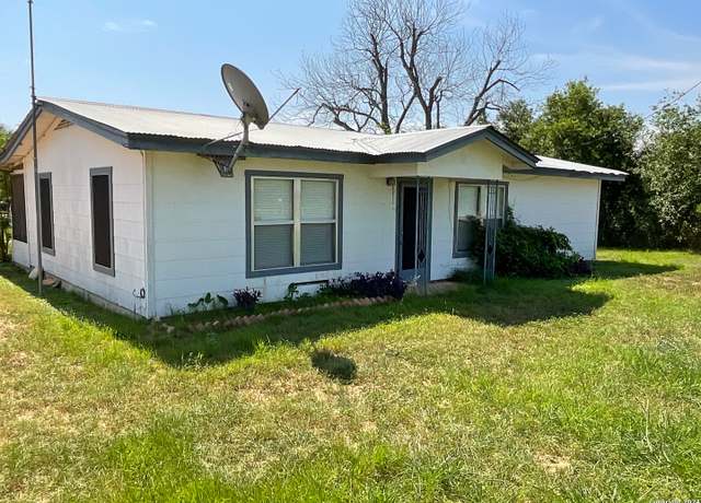 Property at 177 County Road 779, Devine, TX 78016-4567, 3 beds, 1 bath
