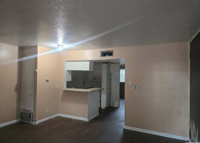 Property at 170 De Chantle Apt 7, San Antonio, TX 78201, 1 bed, 1 bath