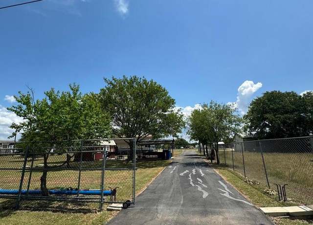 Property at 405 Siesta Dr, Bandera, TX 78003