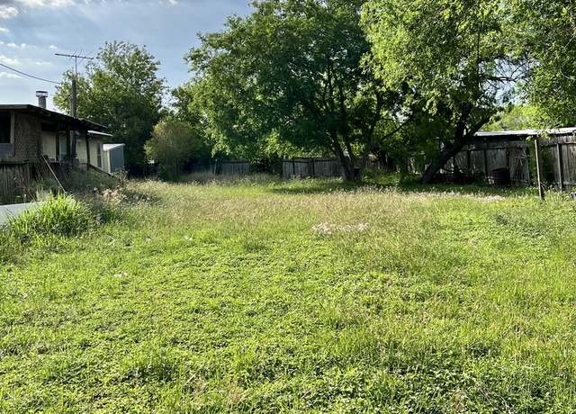 Property at 516 Beech St, Jourdanton, TX 78026