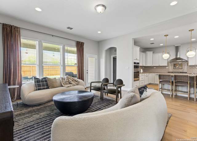 Property at 7618 Desperado, Boerne, TX 78015, 5 beds, 3 baths