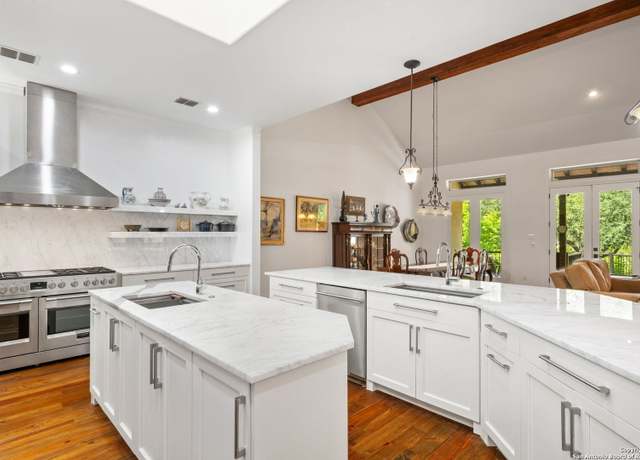 Property at 304 Knoll Spgs, Boerne, TX 78006, 3 beds, 3.5 baths